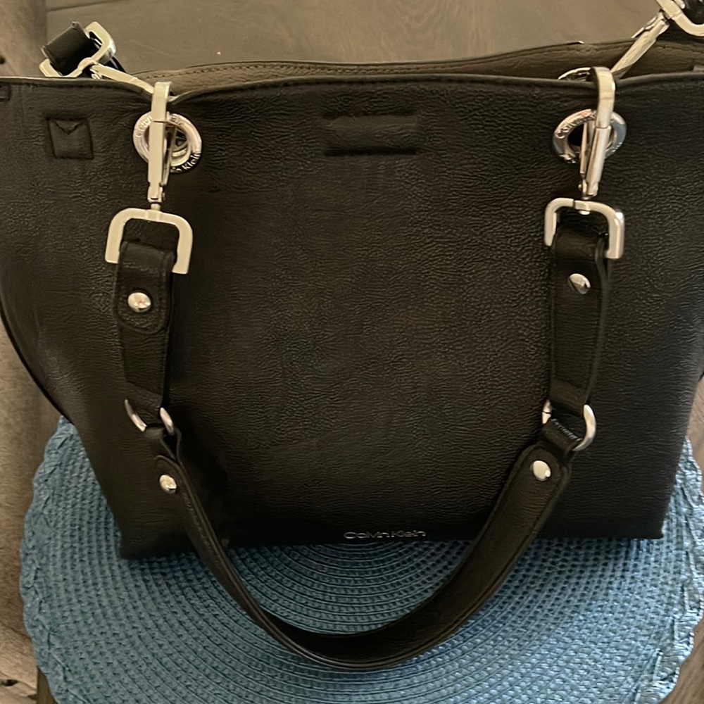 Calvin Klein shoulder purse with silver hardware with metal closure